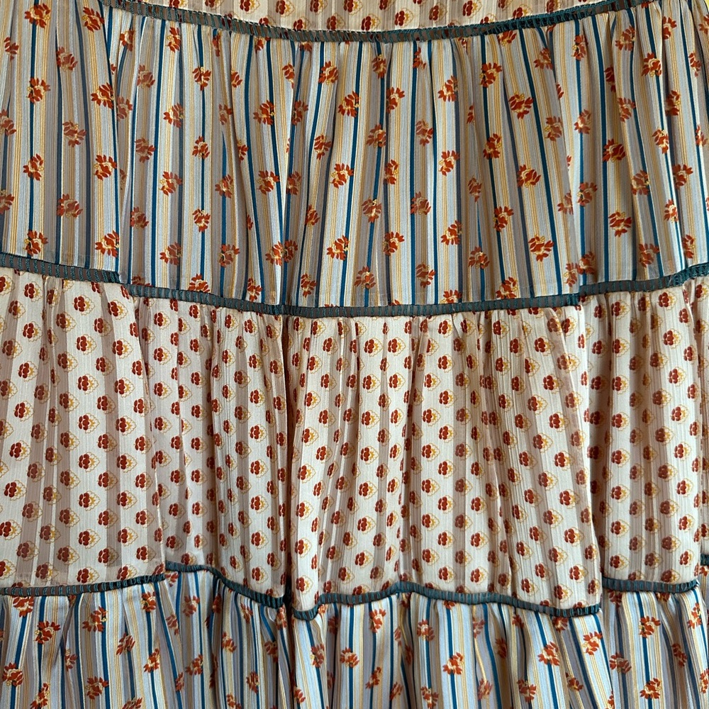 Urban Outfitters Floral Blouse - Picture 2 of 9